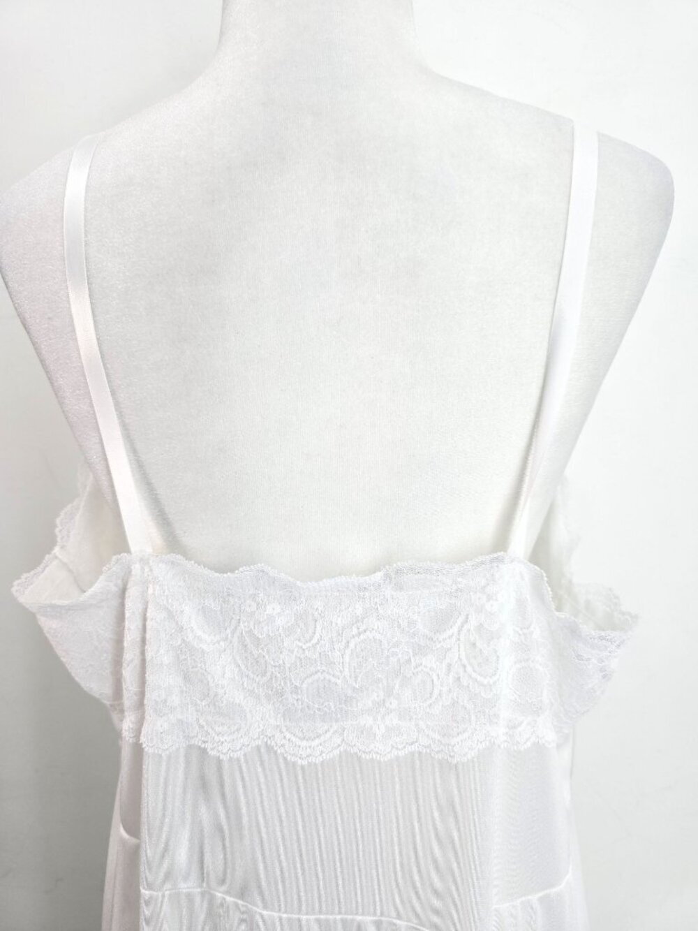 VTG Nylon Satin Chantilly Lace Floral Eggshell White Bridal Full Slip 44 - Picture 5 of 7
